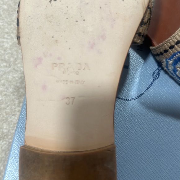 Prada - Picture 4 of 5